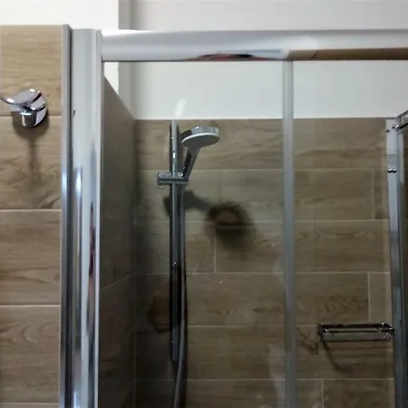 Lovely, Charming And Quiet In The Centre Air Conditioned And Free Private Garage 公寓 *