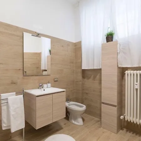 Lovely, Charming And Quiet In The Centre With Air Conditioning And Free Private Garage Como