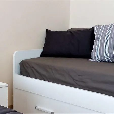Lovely, Charming And Quiet In The Centre With Air Conditioning And Free Private Garage Apartment Como