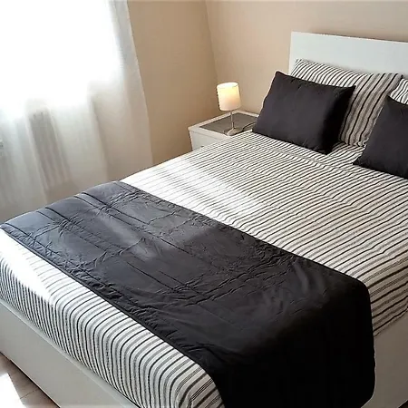 Lovely, Charming And Quiet In The Centre With Air Conditioning And Free Private Garage Apartment *