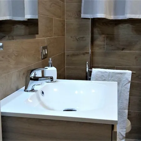 Lovely, Charming And Quiet In The Centre With Air Conditioning And Free Private Garage