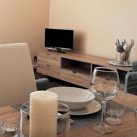 公寓 Lovely, Charming And Quiet In The Centre With Air Conditioning And Free Private Garage *