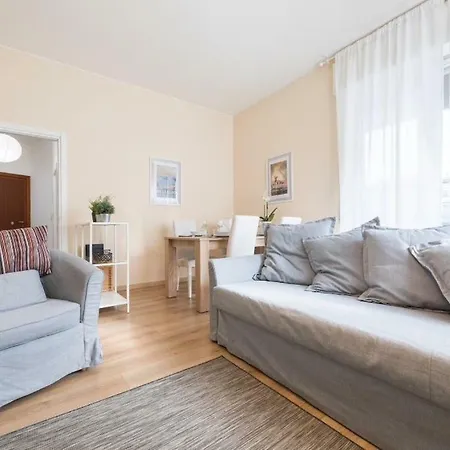 Lovely, Charming And Quiet In The Centre With Air Conditioning And Free Private Garage