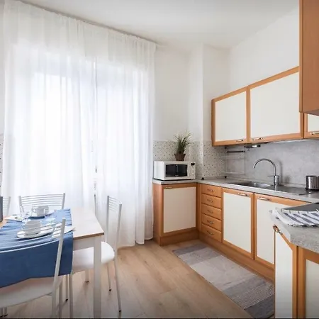Lovely, Charming And Quiet In The Centre With Air Conditioning And Free Private Garage *
