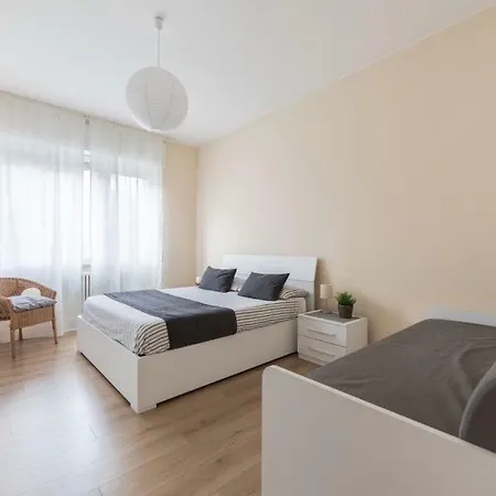 Lovely, Charming And Quiet In The Centre With Air Conditioning And Free Private Garage Como