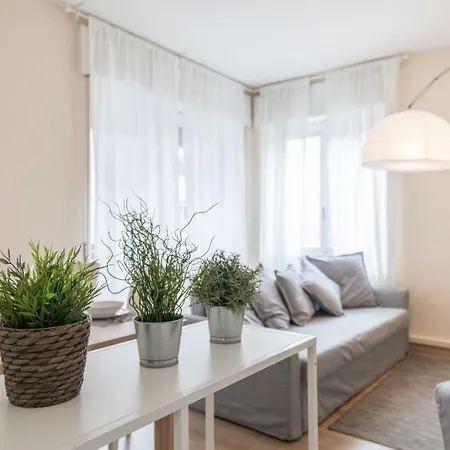 Lovely, Charming And Quiet In The Centre With Air Conditioning And Free Private Garage Como