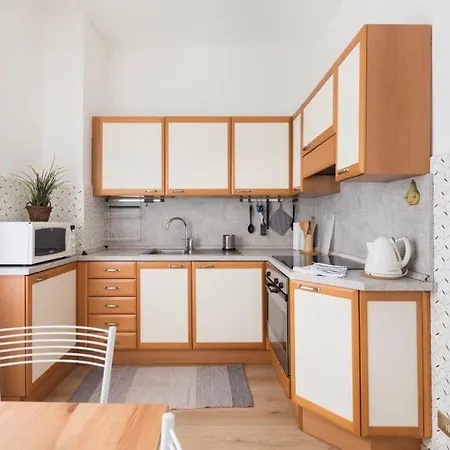 Lovely, Charming And Quiet In The Centre With Air Conditioning And Free Private Garage *