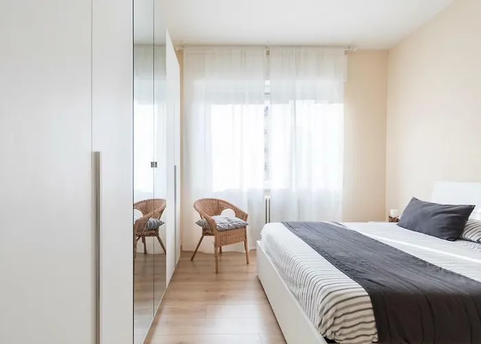 公寓 Lovely, Charming And Quiet In The Centre Air Conditioned And Free Private Garage *